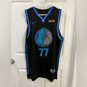 Dallas Mavericks Basketball Jersey Luka Doncic #77